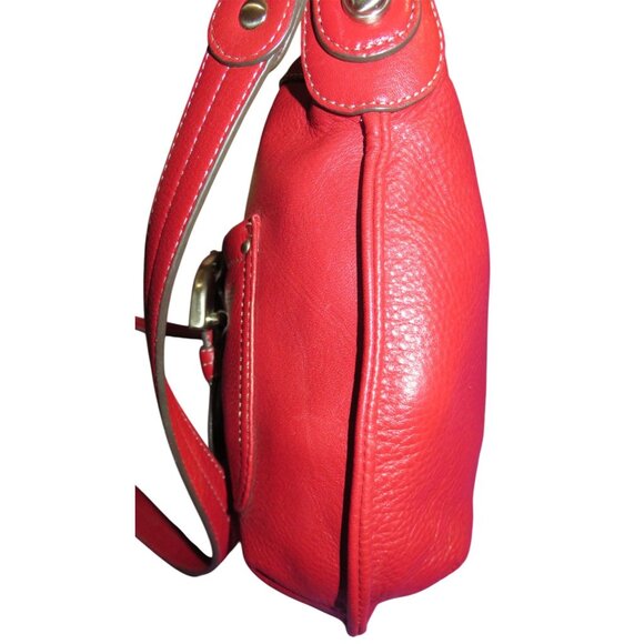 B. Makowsky Vintage Red Pebbled Leather Crossbody Bag & Large Silver Bag Charm - Picture 3 of 11